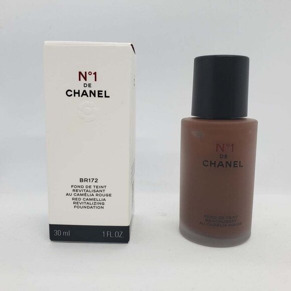 Chanel No.1 de CHANEL Red Camelia Revitalizing Foundation BR172 - Picture 1 of 4